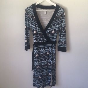 Diane Von Furstenberg 100% silk wrap dress Size 4